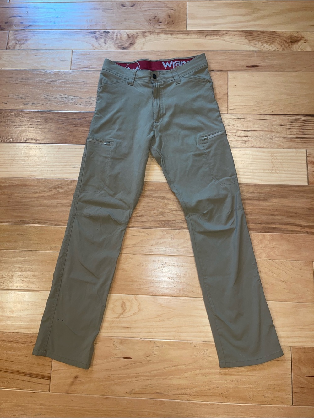 Wrangler Men's Tan Cargo Pants with Zip Pockets 30/30